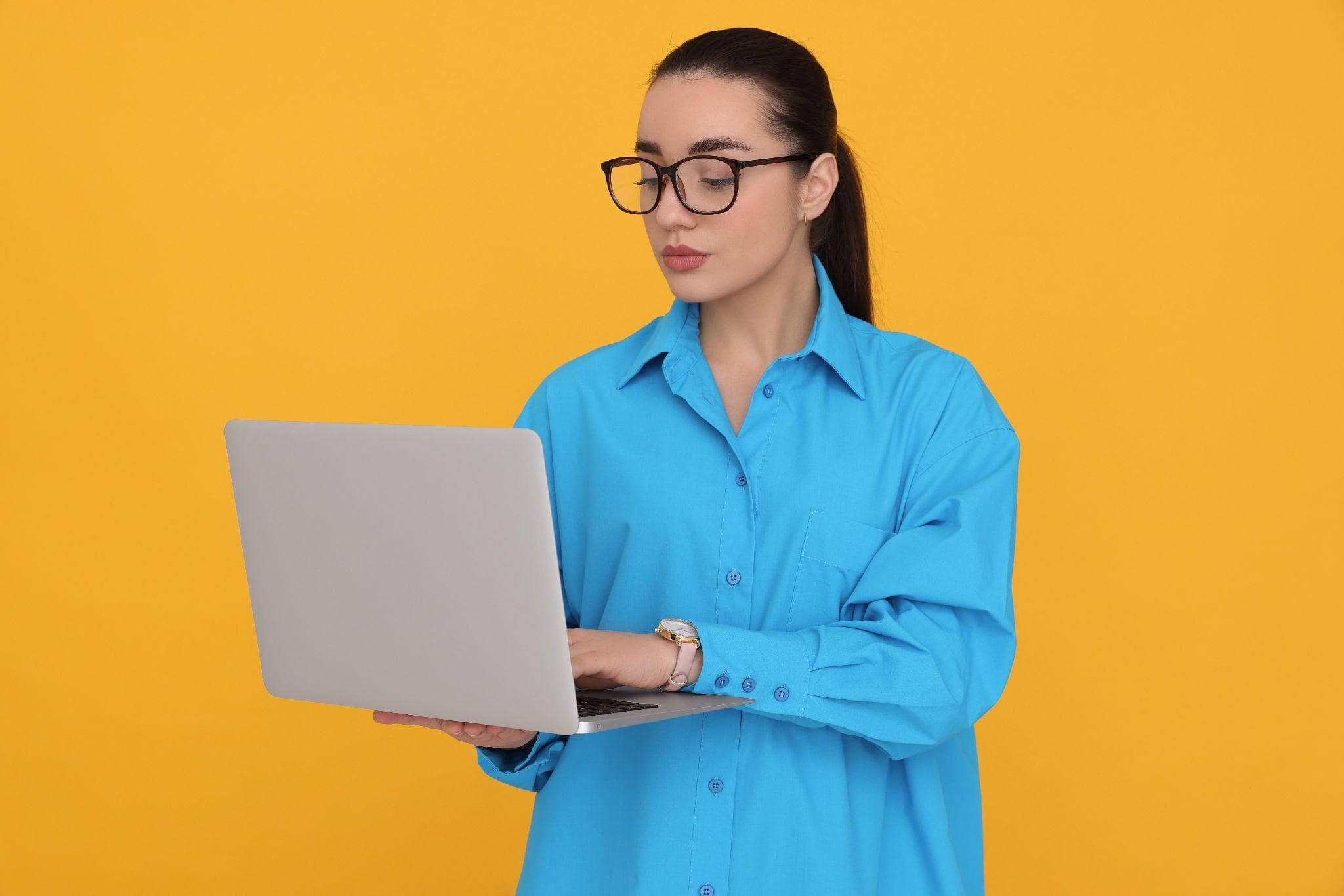 woman holding a laptop