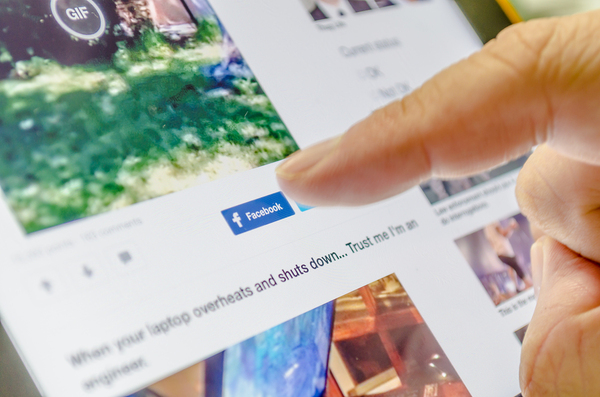 marketer optimizing ads on facebook