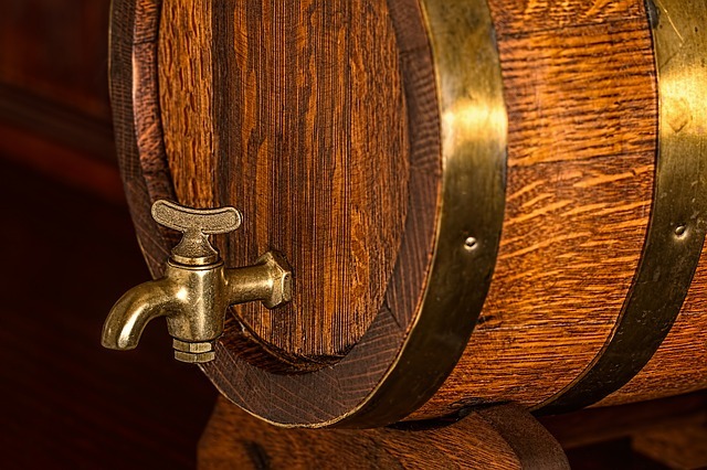 Barrel with spout on side